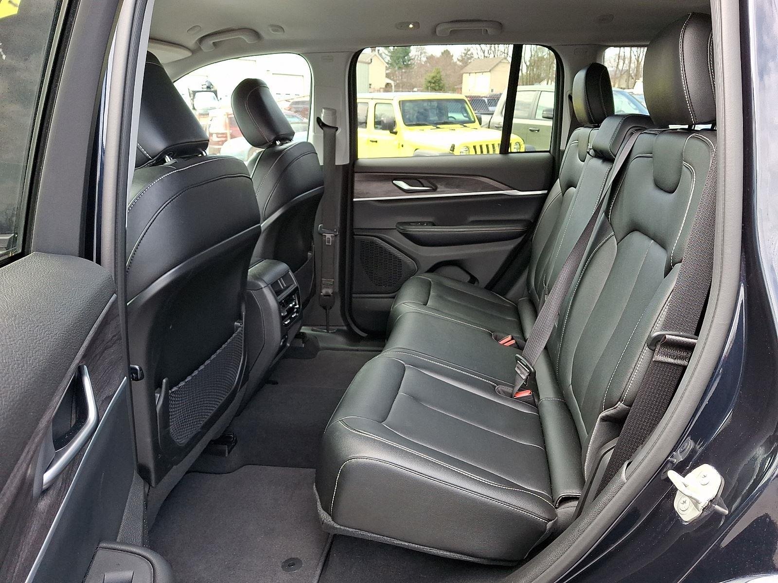 Used 2023 Midnight Sky Jeep Limited image 11