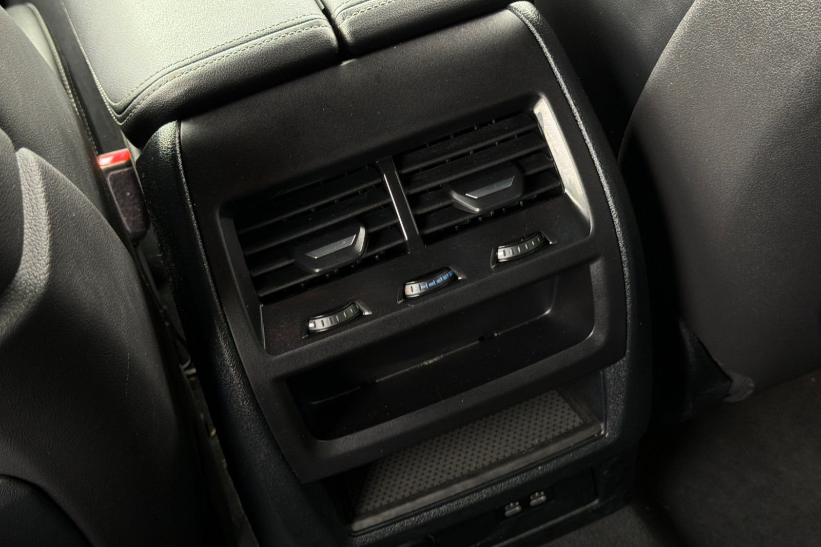 Used 2024 Gray BMW sDrive40i image 25