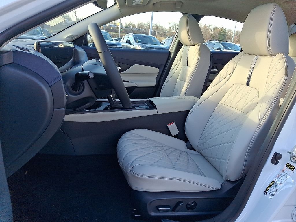 New 2026 White Nissan SL image 9