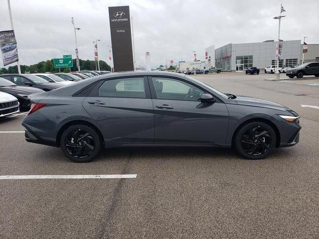 New 2026 Gray Hyundai SEL Sport image 4