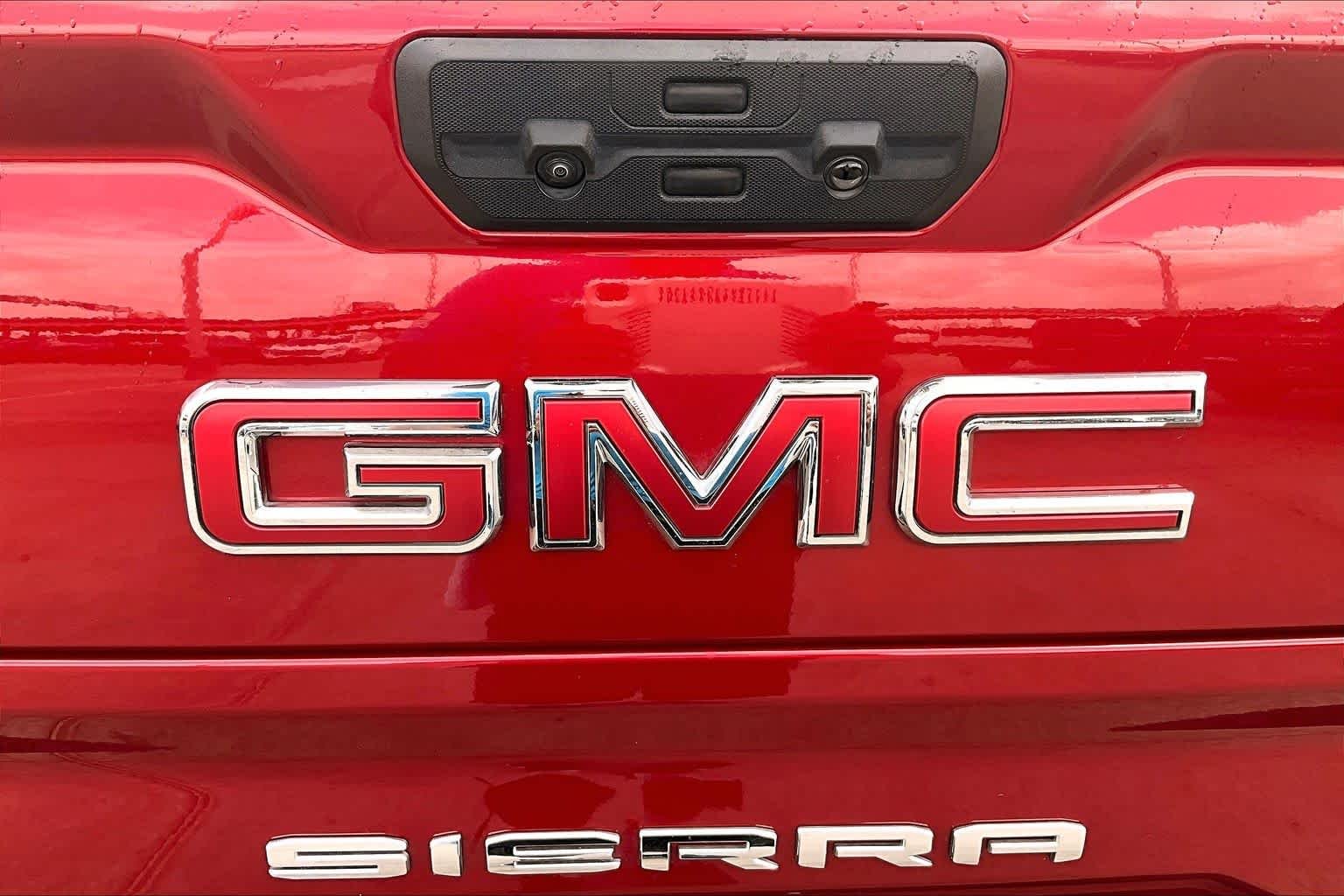 Used 2024 Volcanic Red Tintcoat GMC Elevation image 10