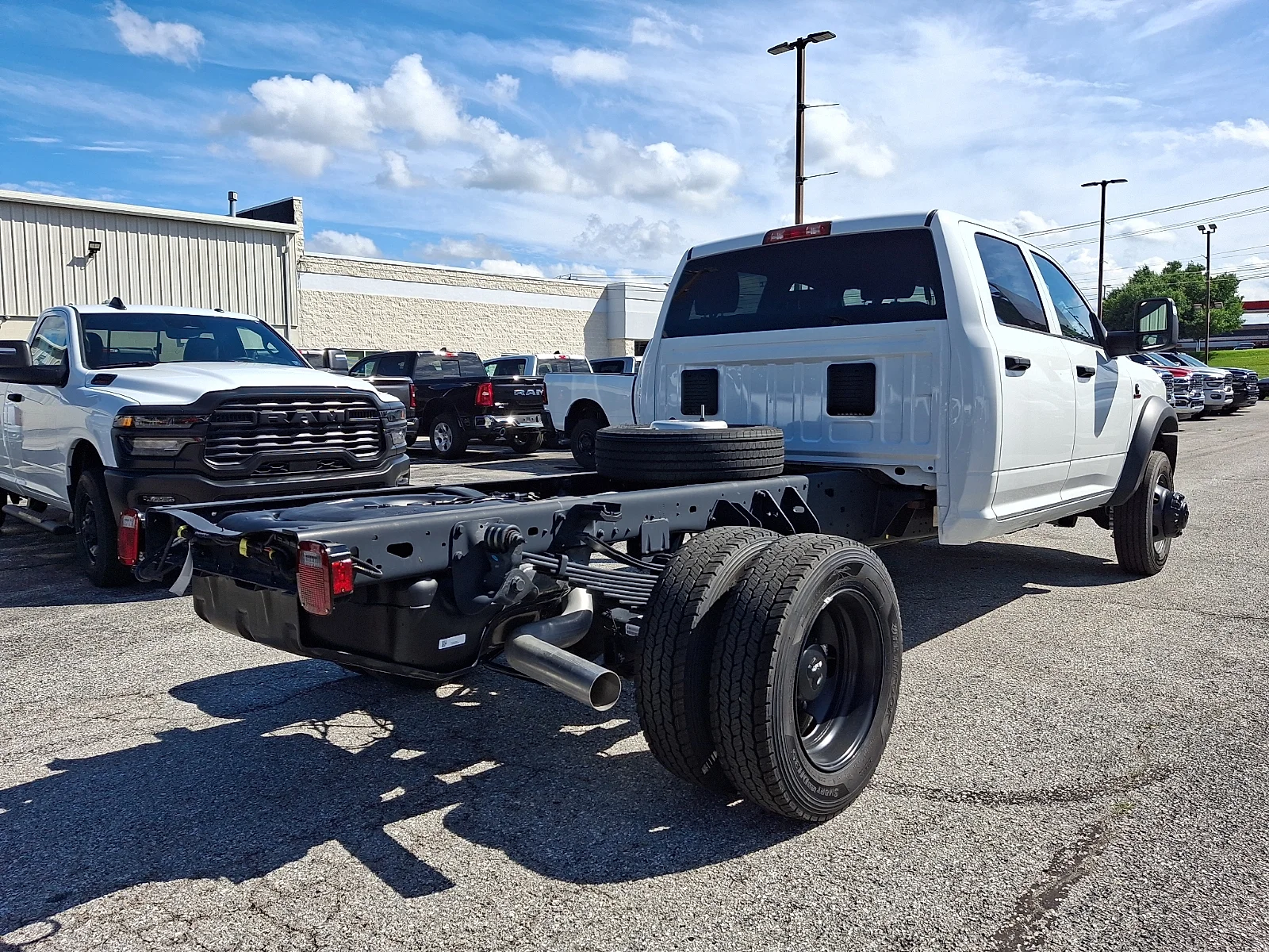 New 2026 Bright White Clear-Coat Exterior Paint RAM Tradesman image 7