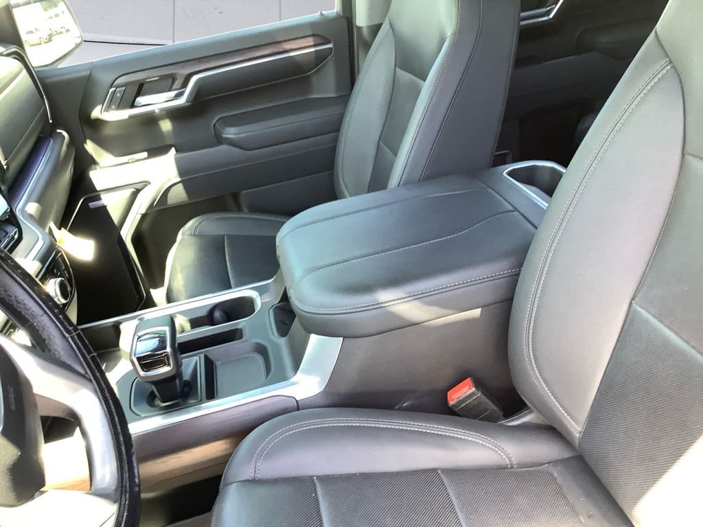 Used 2023 White GMC SLT image 8