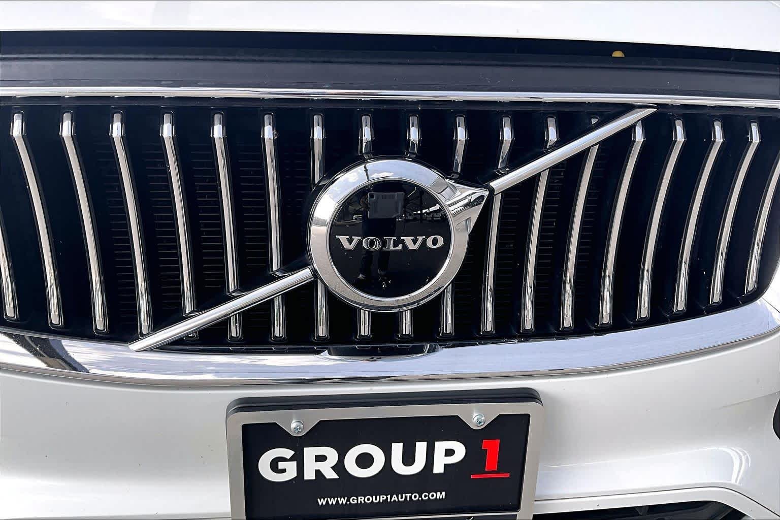 Used 2021 Crystal White Metallic Volvo Momentum image 31