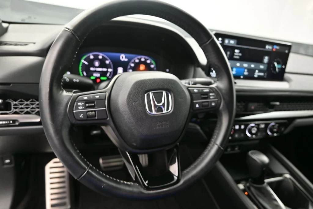 Used 2024 Platinum White Pearl Honda Sport image 18