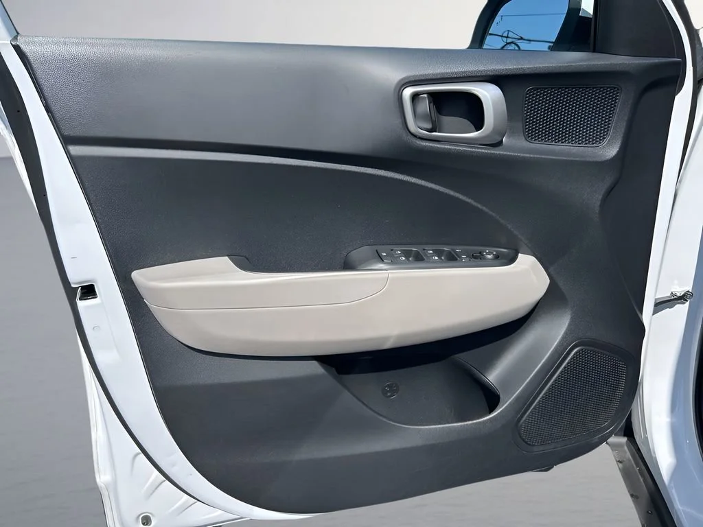 Used 2025 White Hyundai SEL image 23