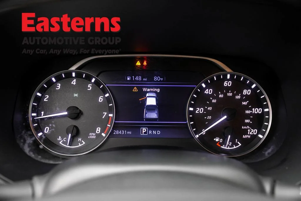 Used 2022 White Nissan S image 17