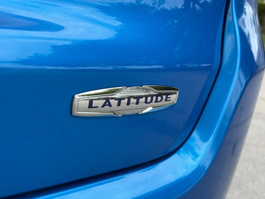 Certified Used 2019 Blue Jeep Latitude image 32