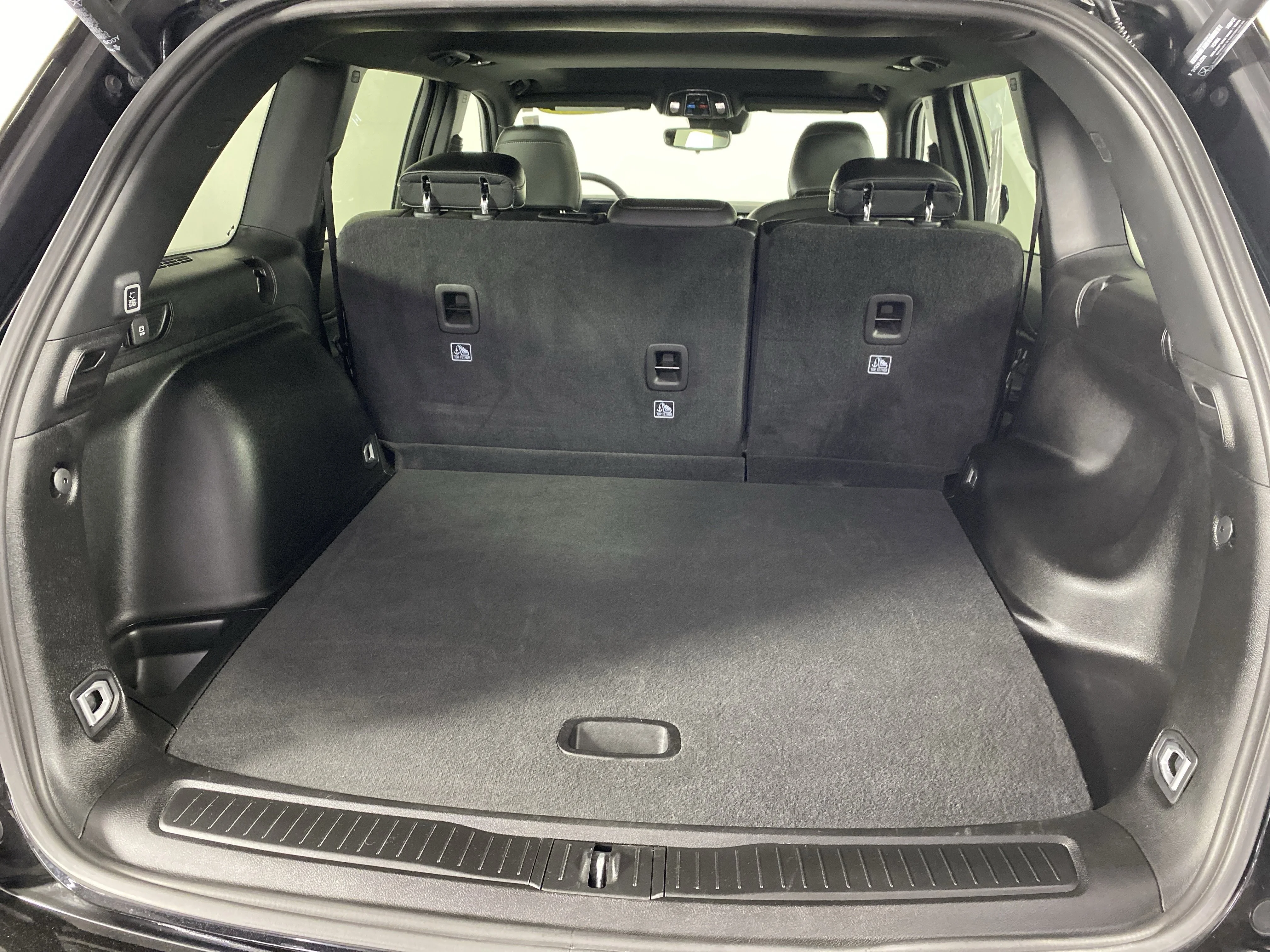 Used 2024 Diamond Black Crystal Pearlcoat Jeep Altitude X image 33