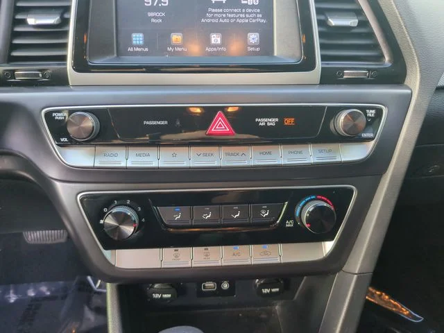 Used 2019 Black Hyundai SE image 23