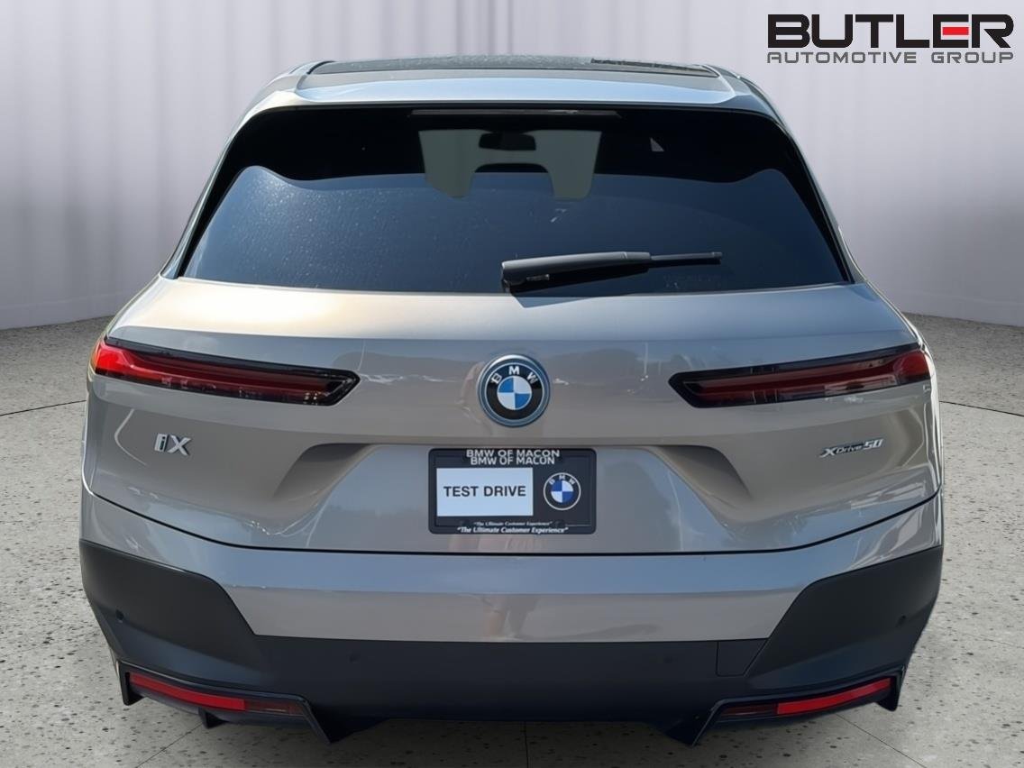 Used 2024 Oxide Grey Metallic BMW xDrive50 image 9