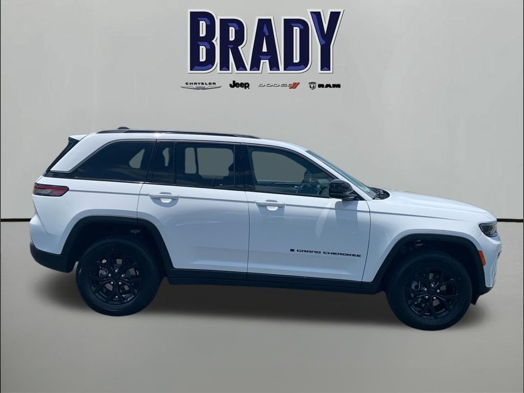New 2026 Bright White Clear-Coat Exterior Paint Jeep Altitude image 8