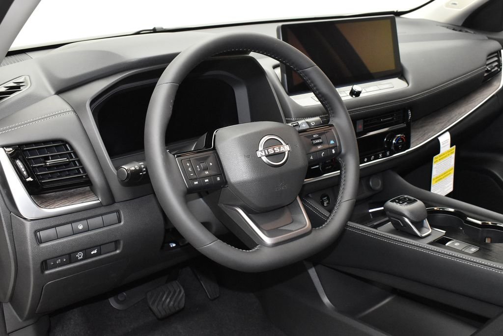 New 2026 Champagne Silver Metallic / Super Black Two-tone Nissan Platinum image 16