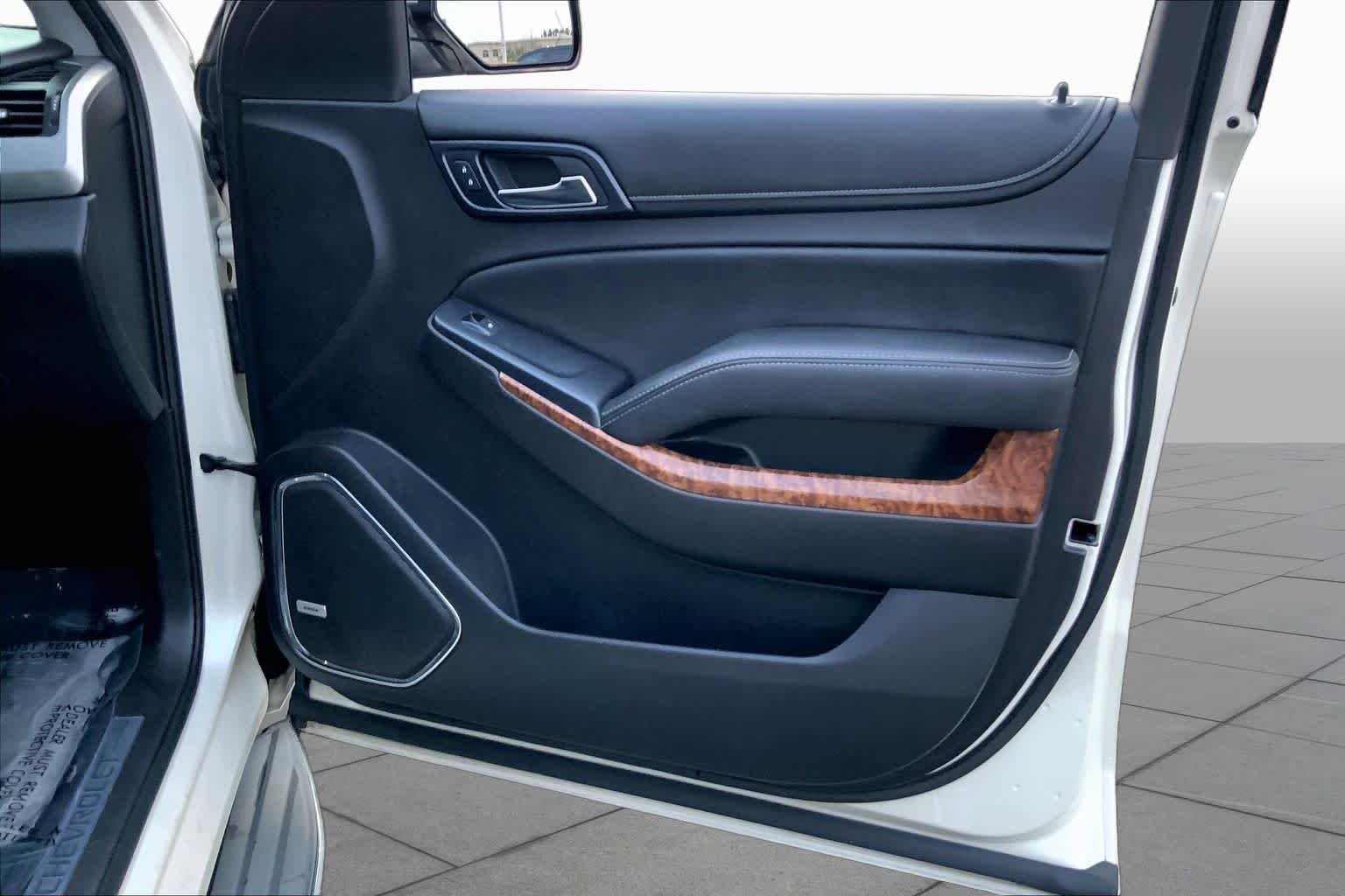 Used 2015 White Diamond Tricoat Chevrolet LTZ image 22