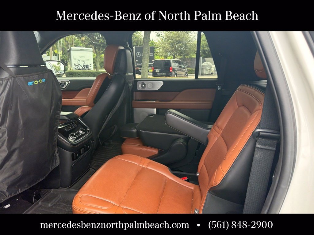 Used 2021 White Lincoln Reserve image 4