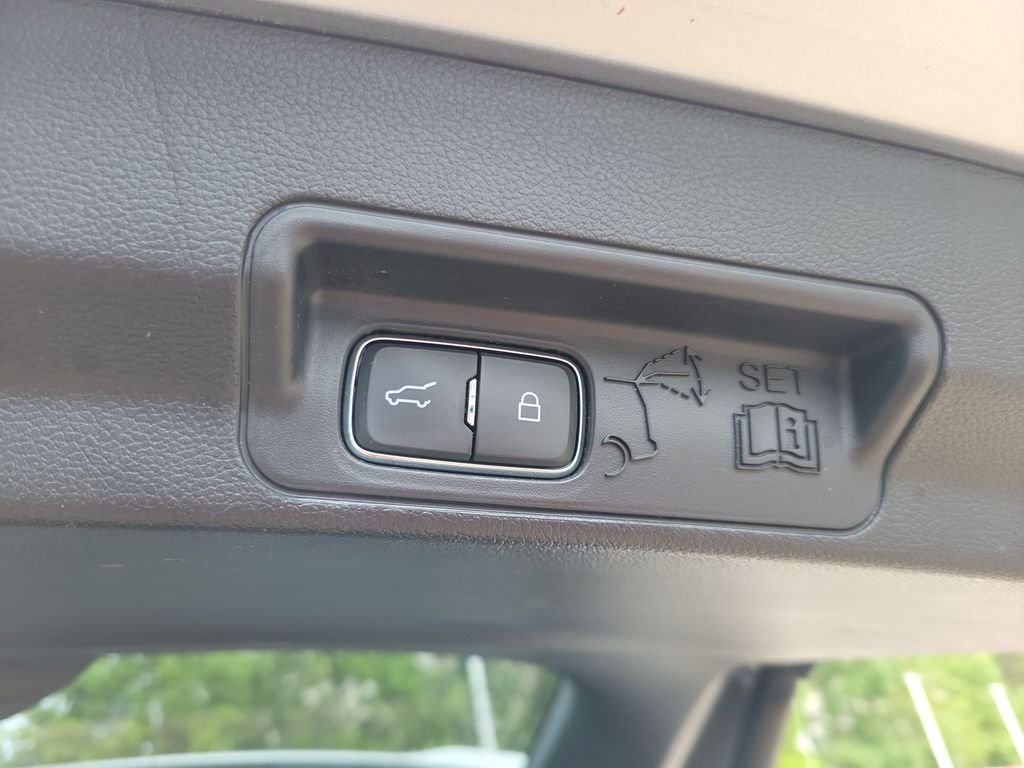 Used 2020 Silver Ford Limited image 28