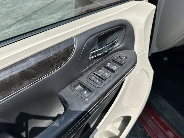 Used 2013 Red Chrysler Touring image 17
