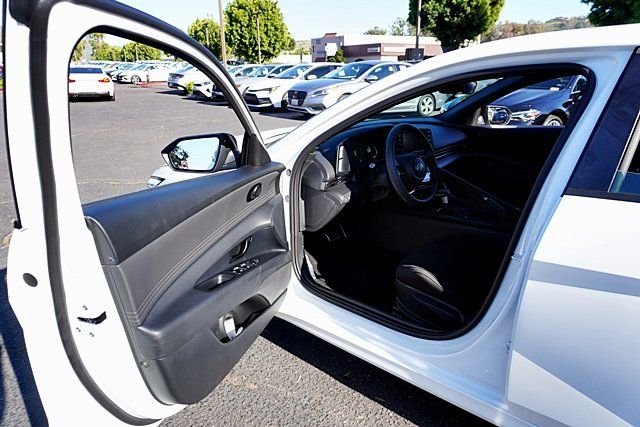 Used 2026 White Hyundai SEL Sport image 33