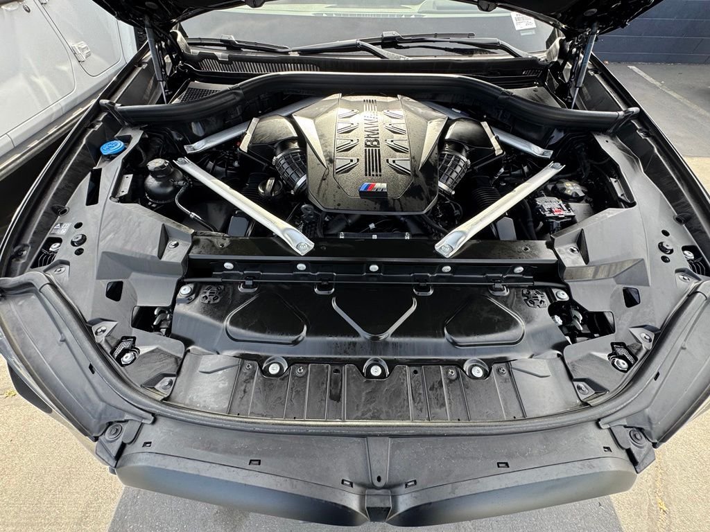Used 2026 Black BMW M60i image 34
