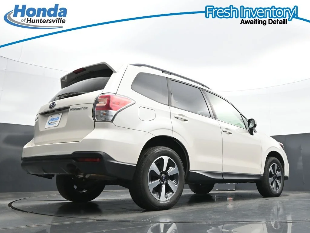 Used 2018 Crystal White Pearl Subaru 2.5i Premium image 32