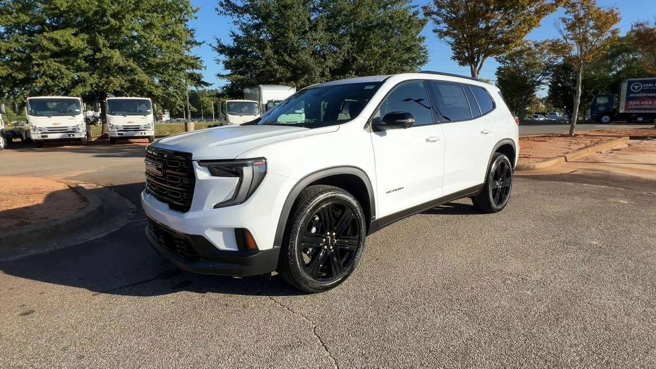 New 2026 Summit White GMC Elevation image 4