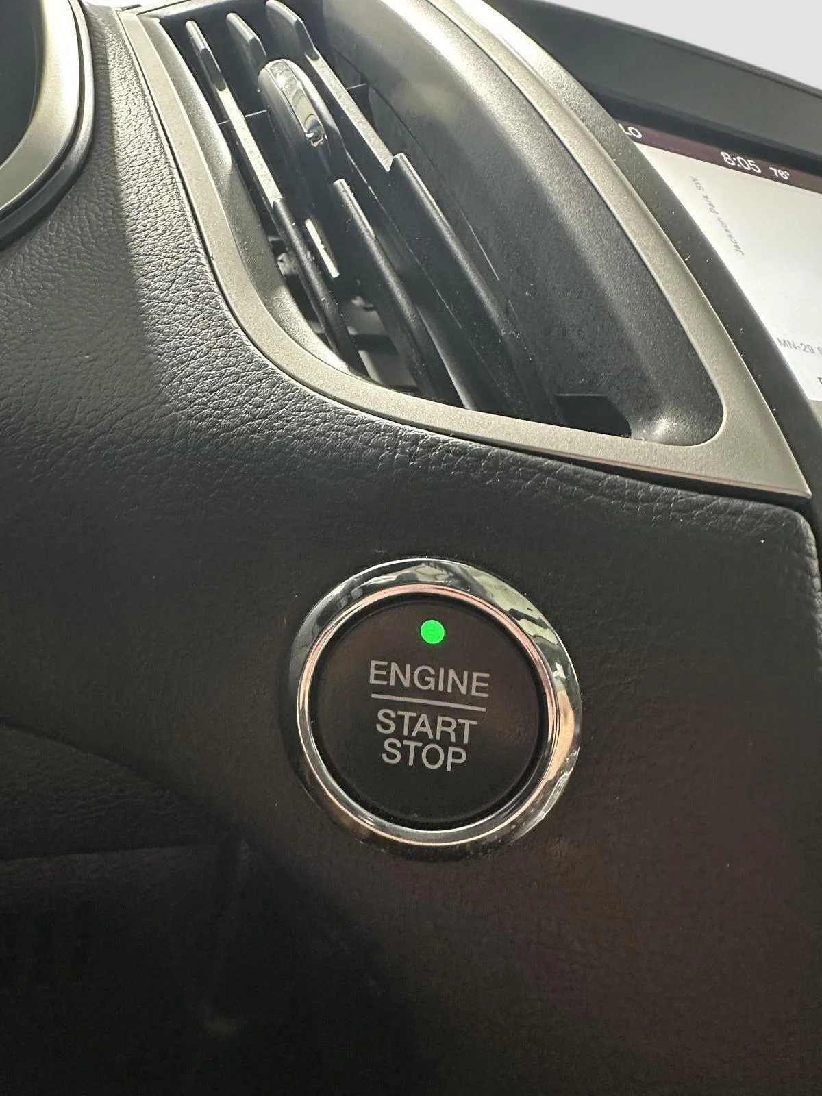 Used 2016 Oxford White Ford SEL image 17