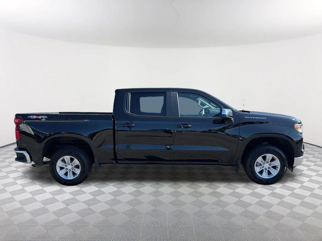 Used 2025 Black Chevrolet LT image 4
