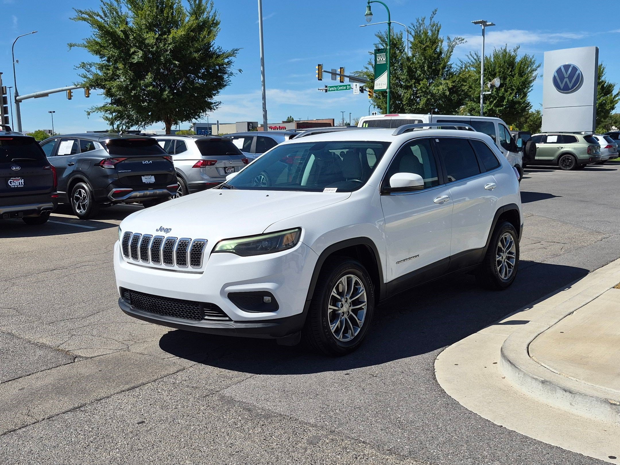 Used 2020 Bright White Clearcoat Jeep Latitude Plus image 7