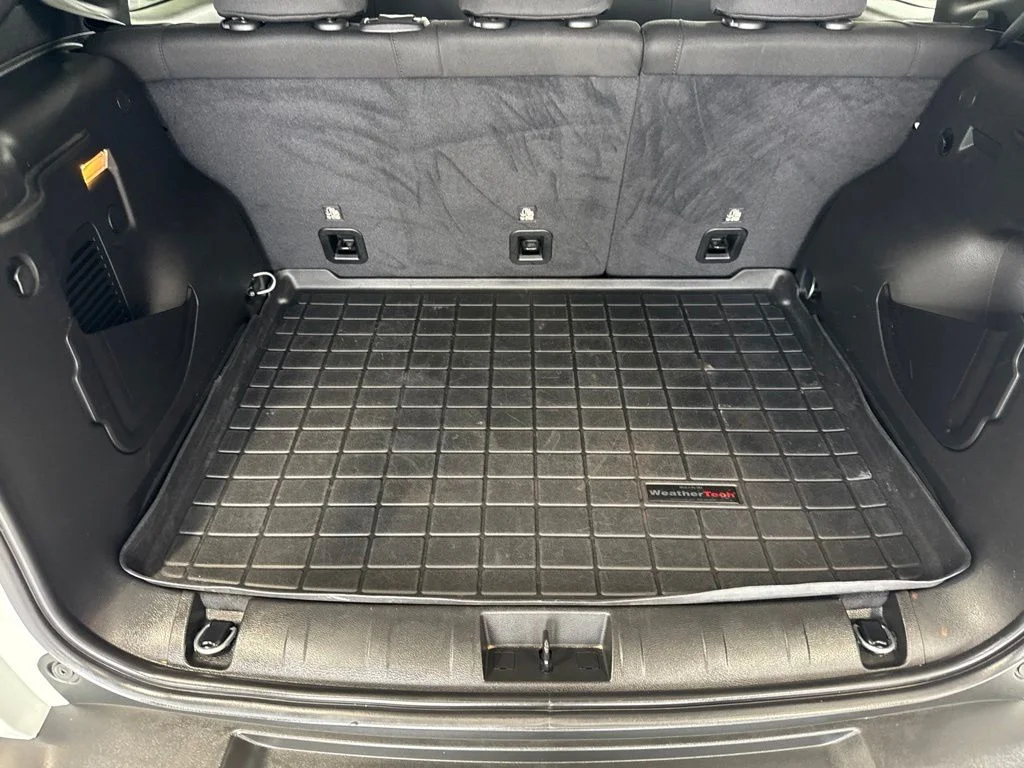 Used 2023 White Jeep Latitude image 10