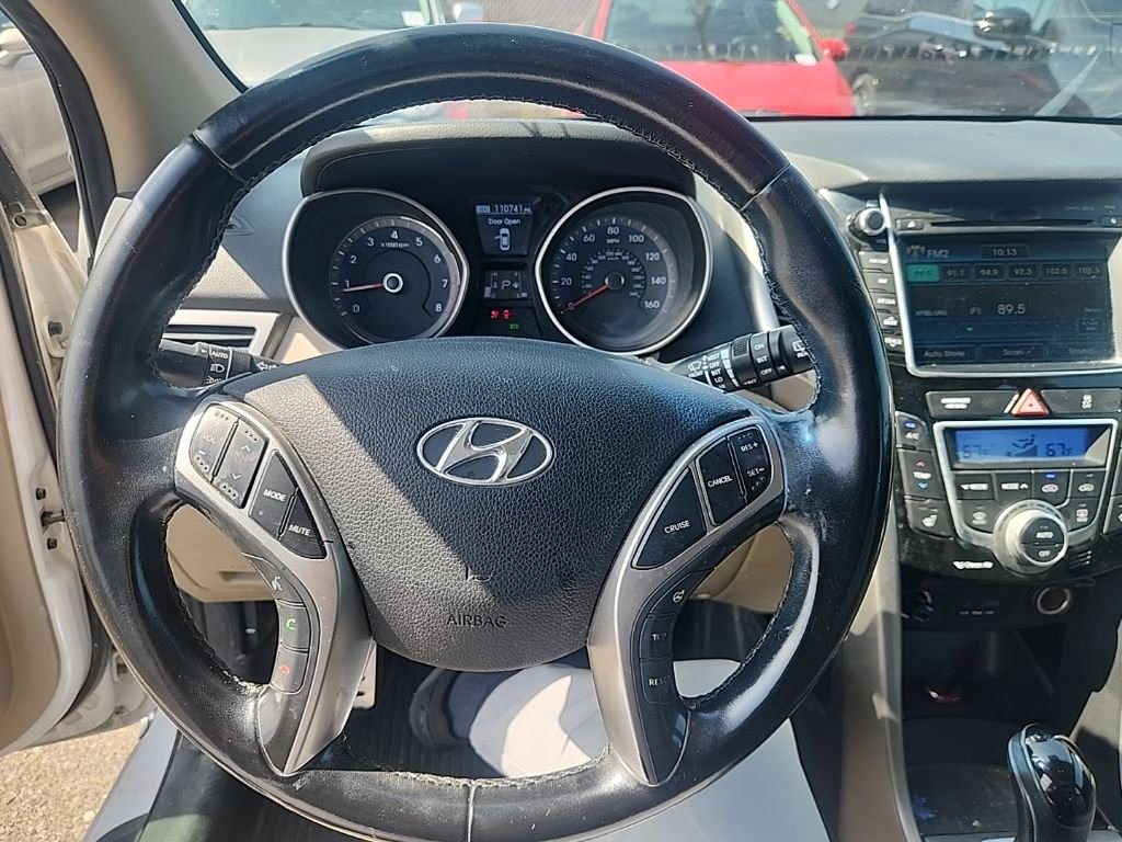 Used 2013 White Hyundai Base image 21