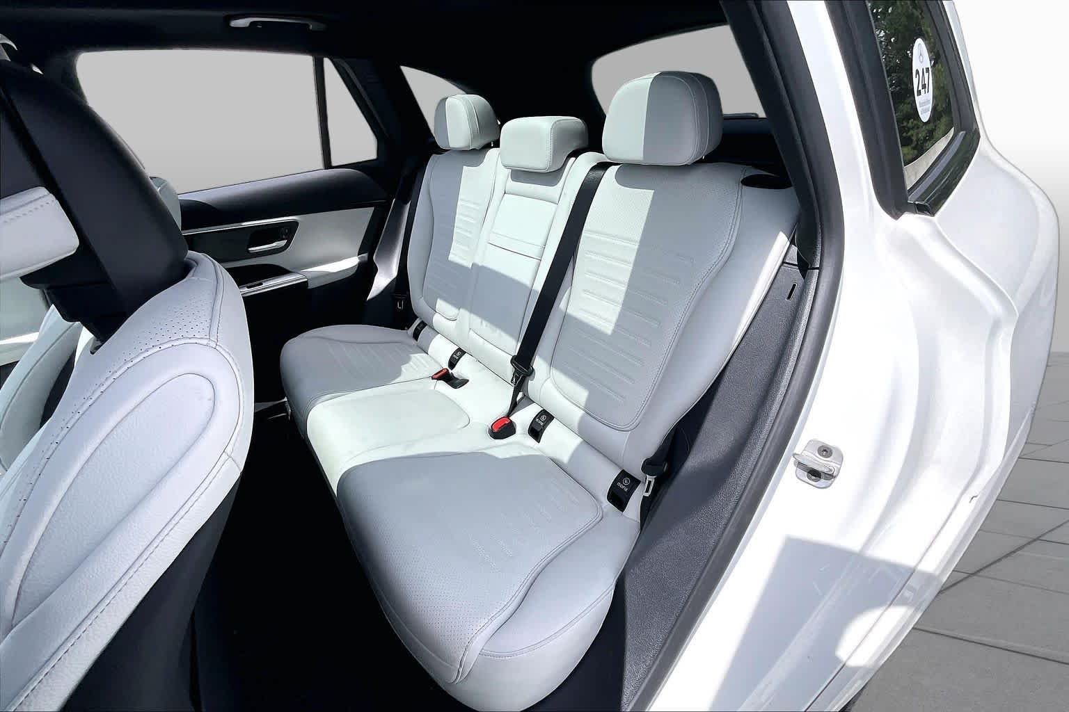 Used 2026 Polar White Mercedes-Benz GLC 300 image 21