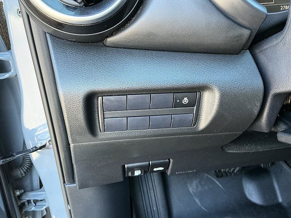 Used 2024 Boulder Gray Pearl Nissan SR image 13