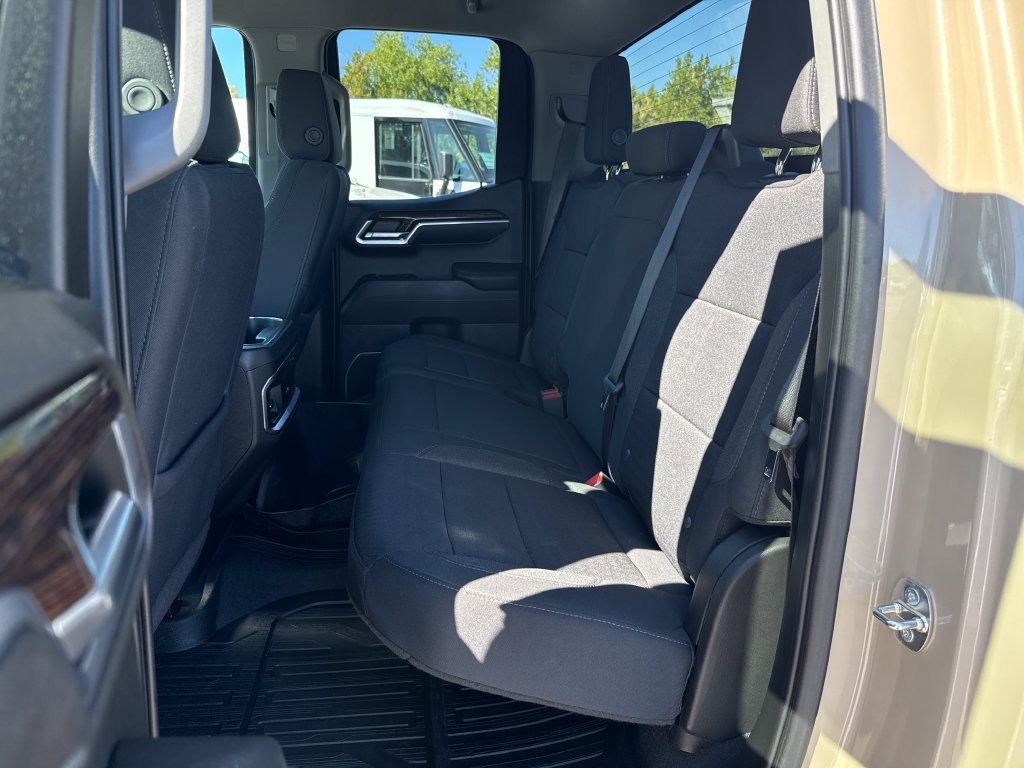 Used 2023 DESERT SAND METALLIC GMC Elevation image 24