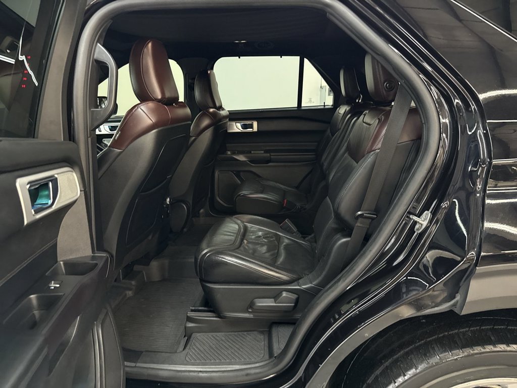 Used 2020 Black Metallic Ford Platinum image 14