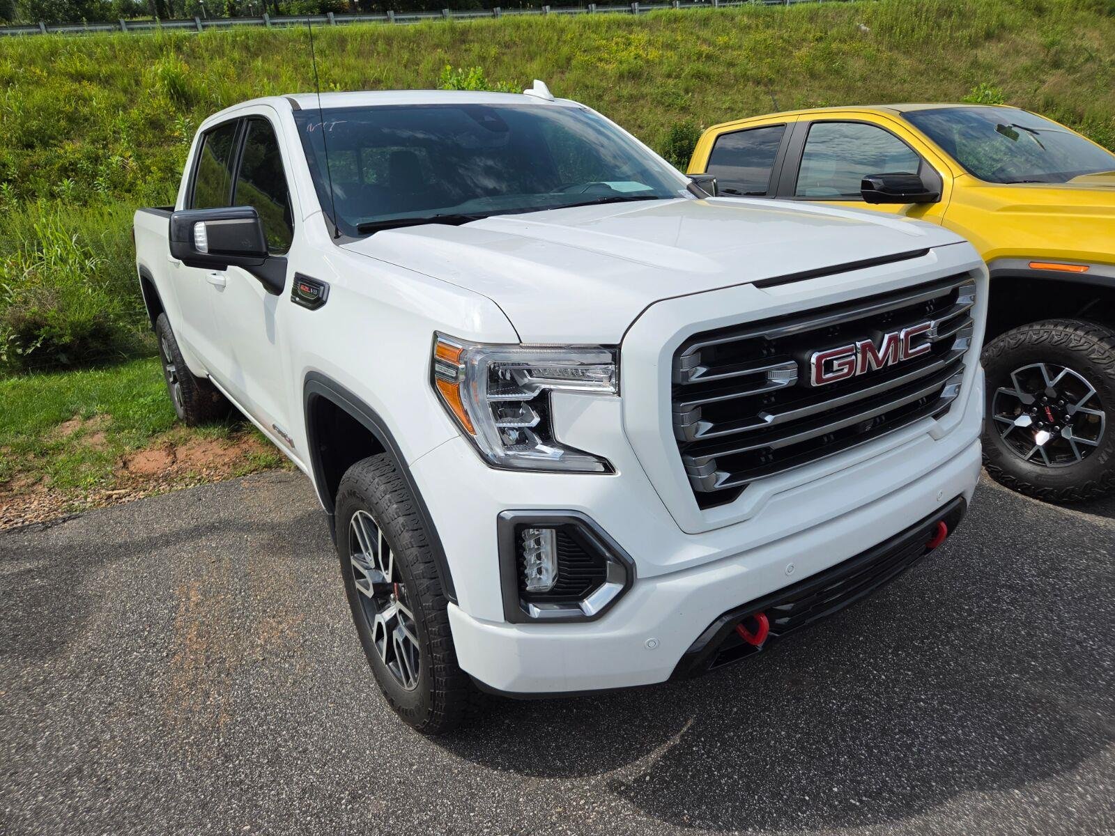 Used 2021 SUMMIT WHITE GMC AT4 image 3