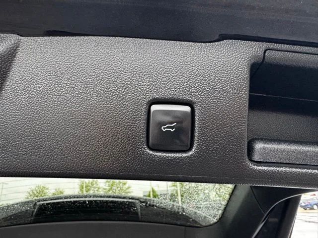 Used 2022  Ford SEL image 12