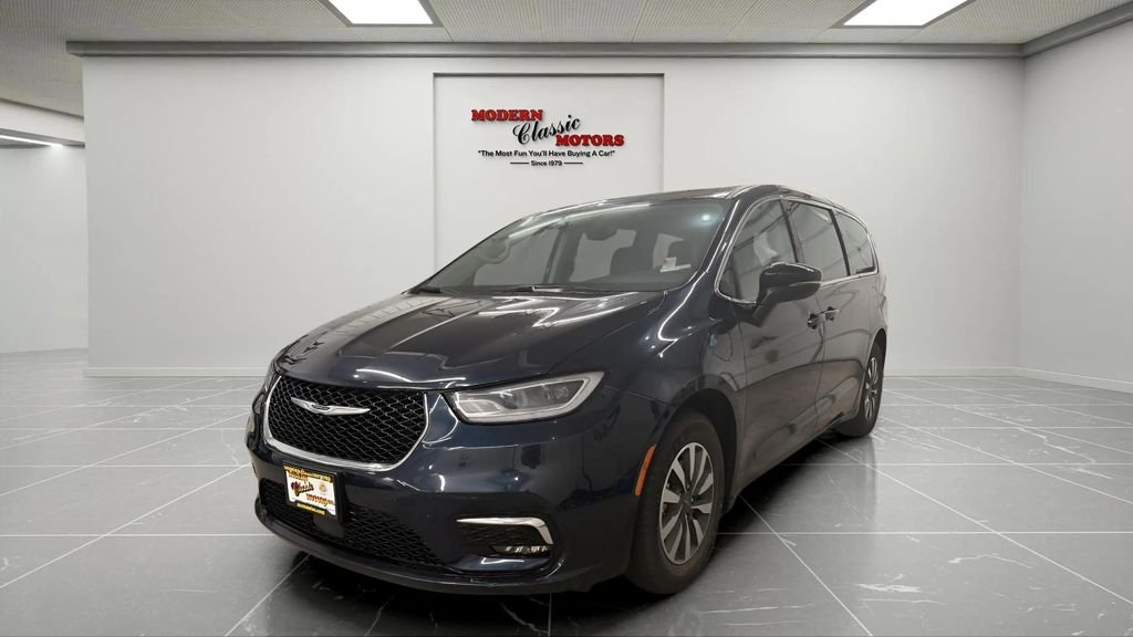 Used 2023 Blue Chrysler Touring L image 3