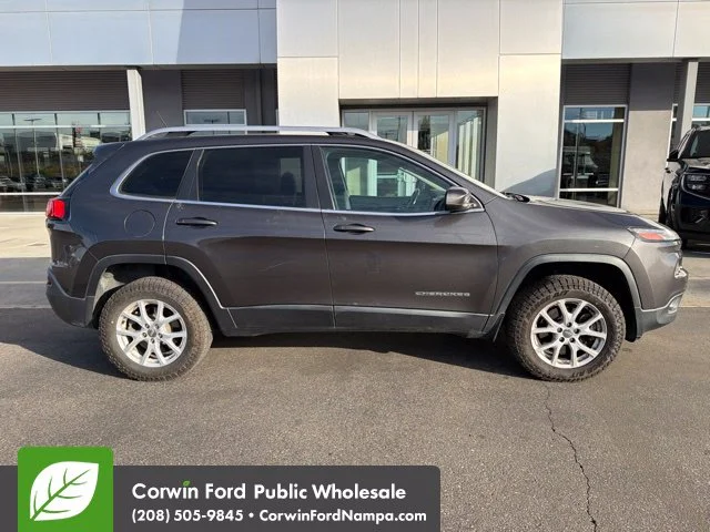 Used 2015 Gray Jeep Latitude image 12