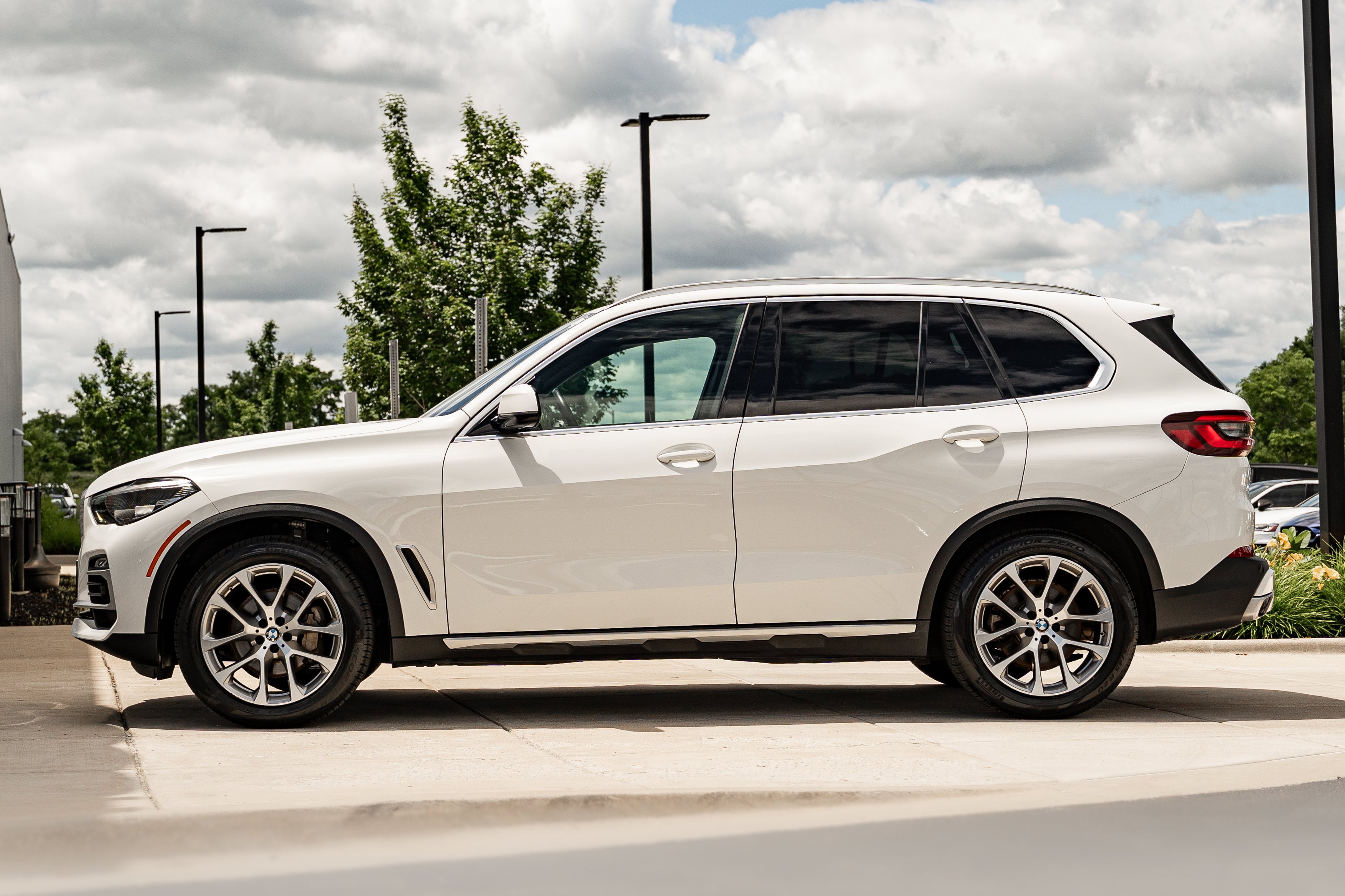 Used 2021 Alpine White BMW xDrive40i image 6