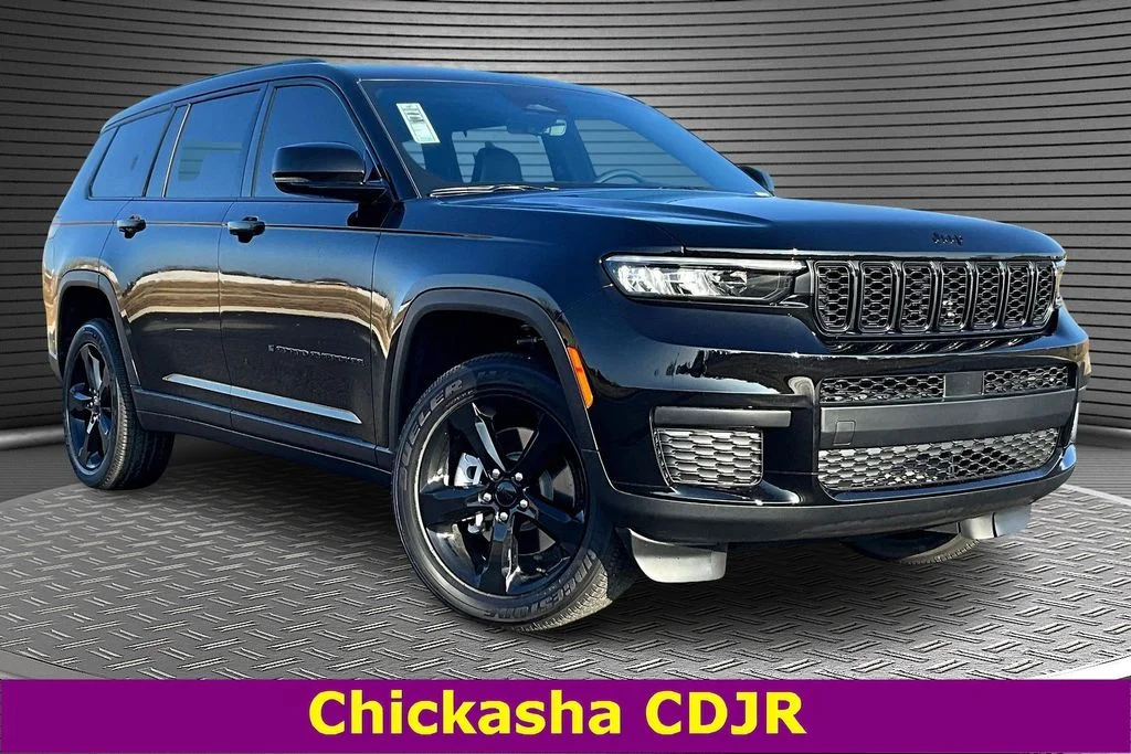 New 2025 Diamond Black Crystal Pearl-Coat Exterior Paint Jeep Altitude X image 2