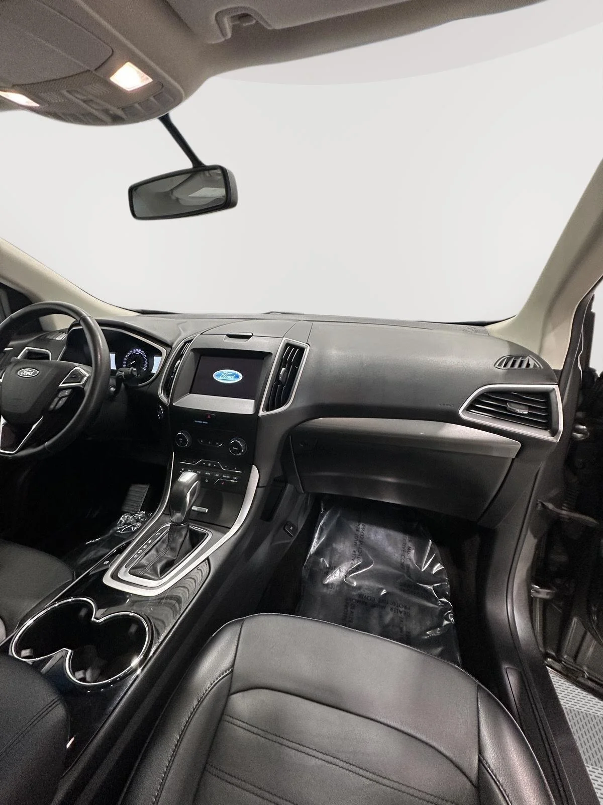 Used 2018 Magnetic Metallic Ford SEL image 28