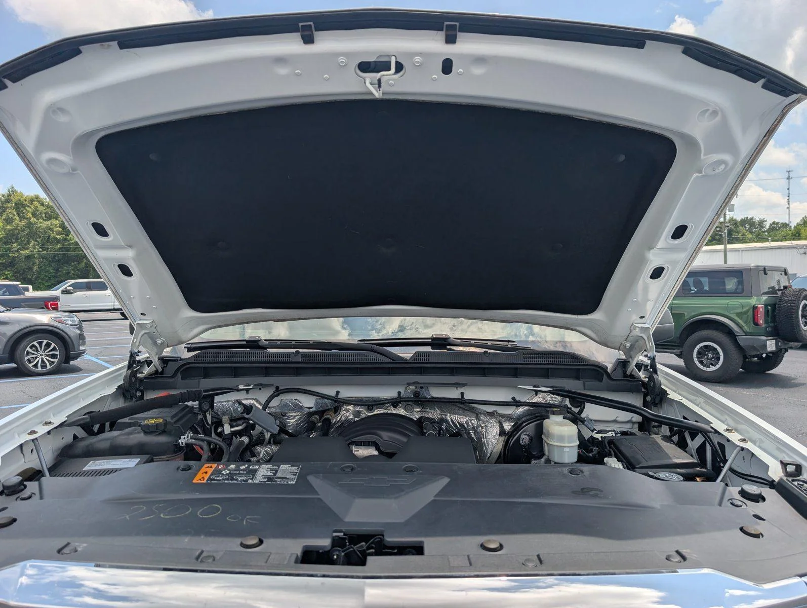 Used 2018 SUMMIT WHITE Chevrolet Work Truck image 33