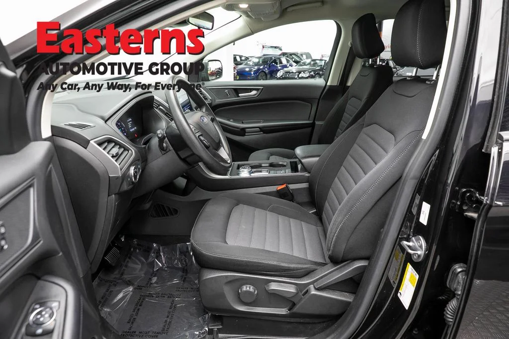 Used 2023 Black Ford SE image 13