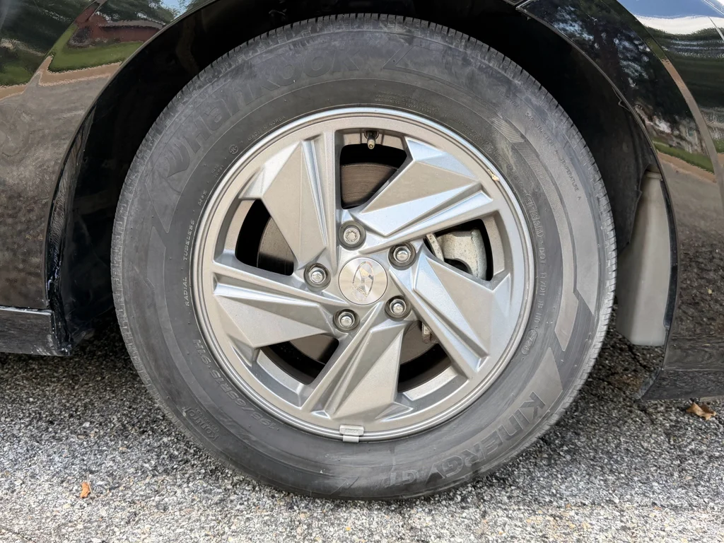 Used 2025 Abyss Black Hyundai SE image 7