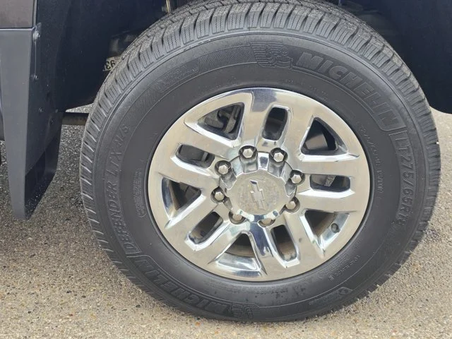 Used 2016 Gray Chevrolet LT image 29
