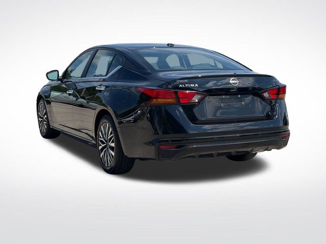 Used 2025 Super Black Nissan 2.5 SV image 8