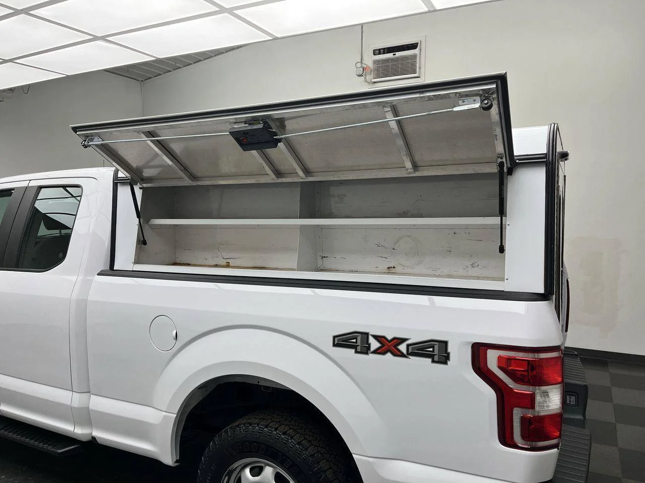 Used 2020 White Ford XL image 23