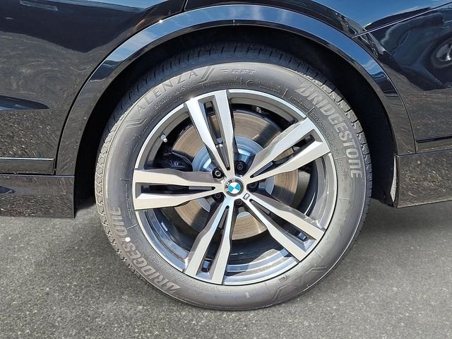 New 2027 Black Sapphire Metallic BMW M60i image 8