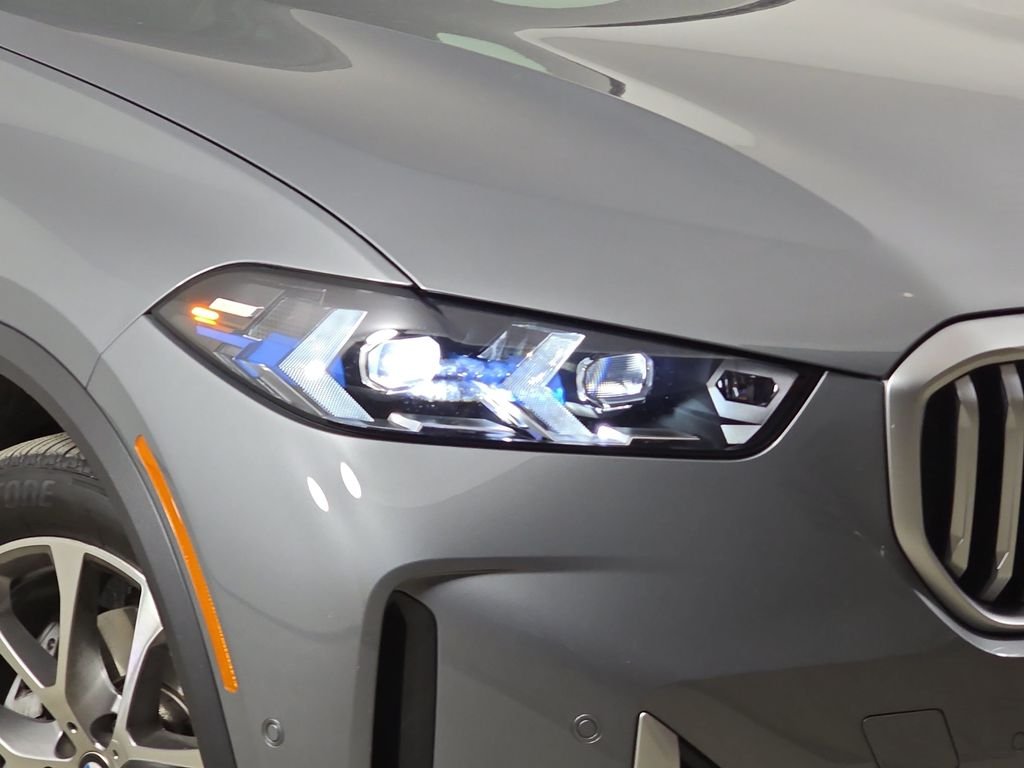 Used 2026 Skyscraper Grey Metallic BMW xDrive40i image 36
