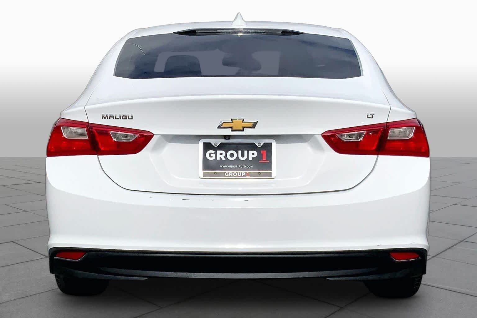 Used 2018 SUMMIT WHITE Chevrolet LT image 5